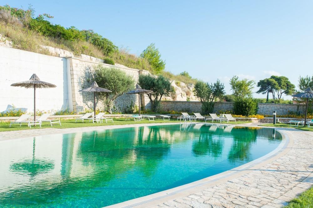 Hotel Vittoria Pool & 4*