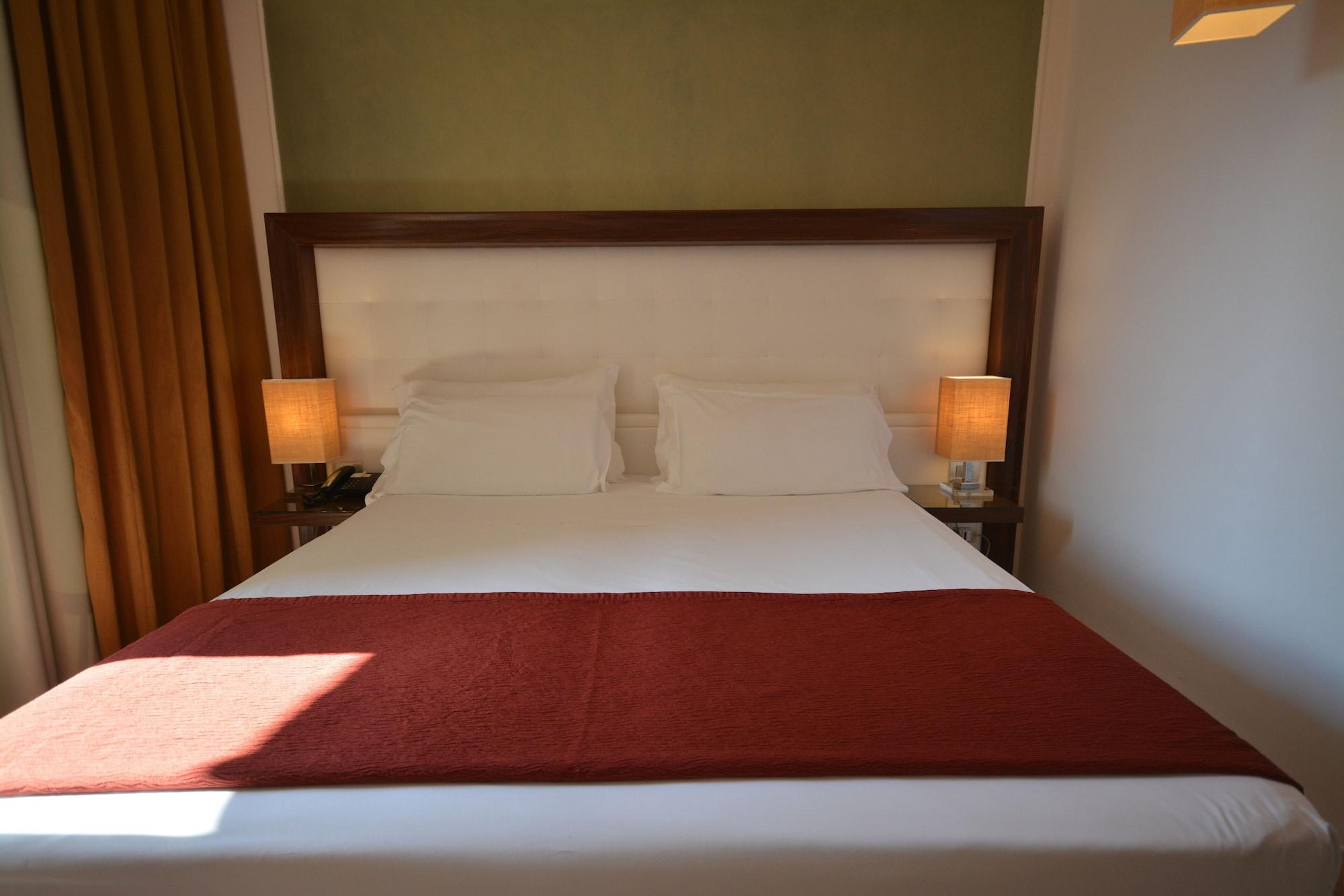 Vittoria Pool & Hotel
