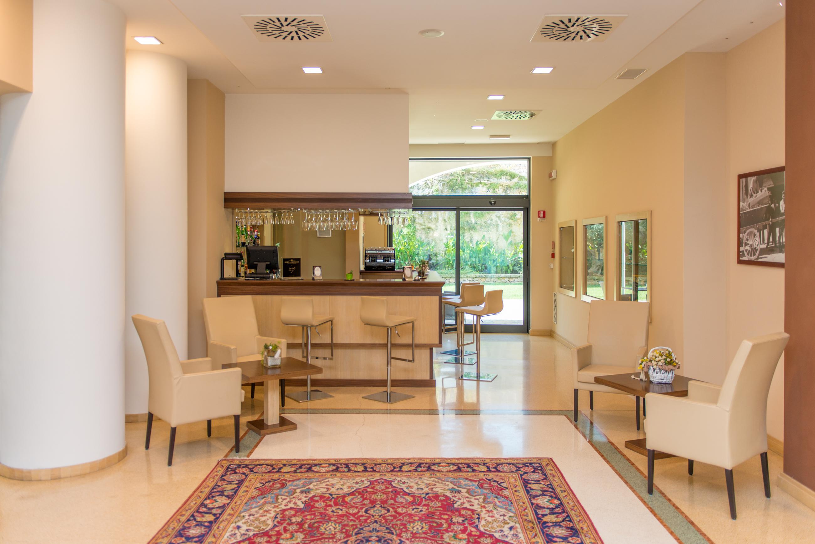 Vittoria Pool & Hotel
