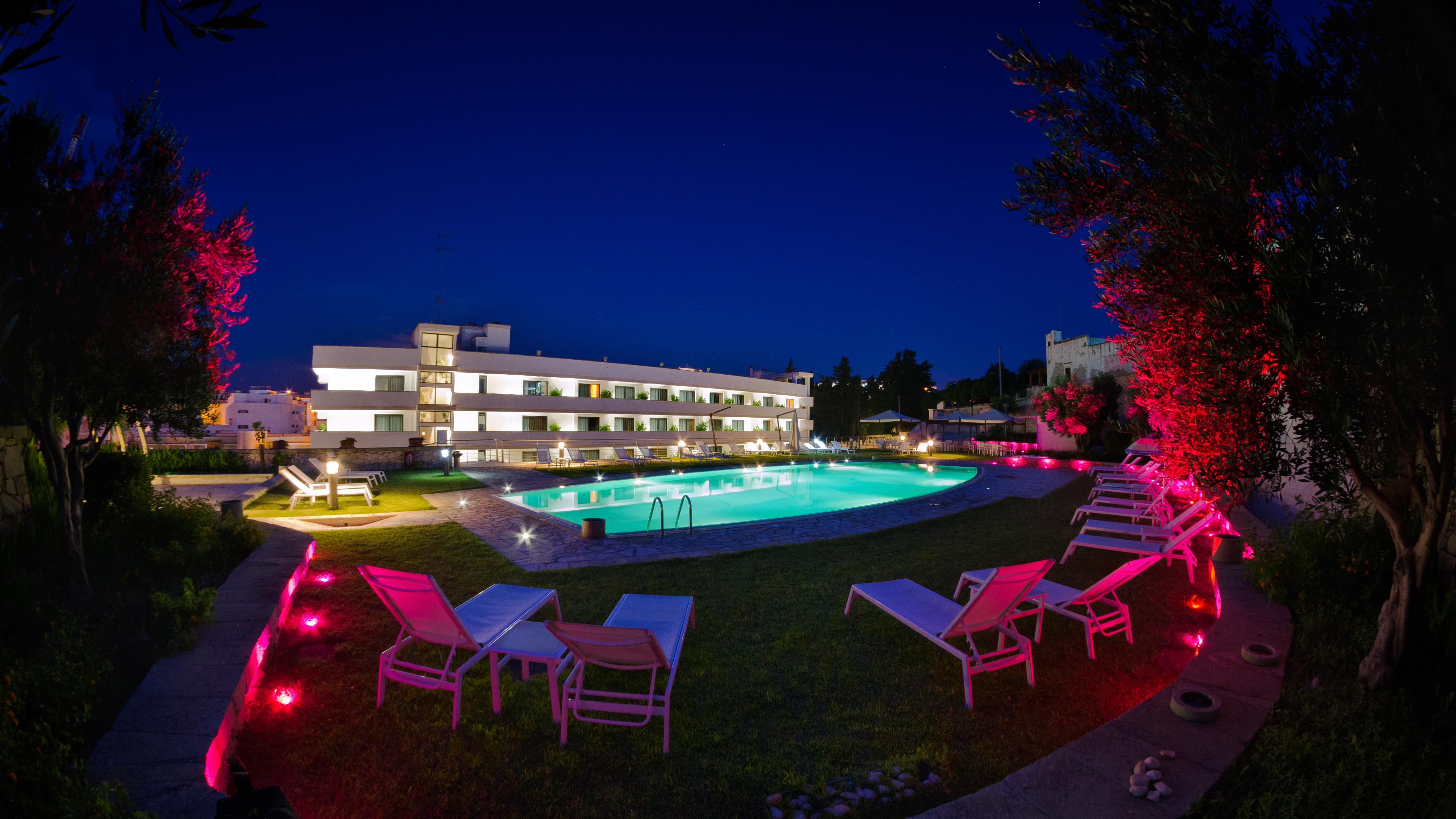 Hotel Vittoria Pool & 4*