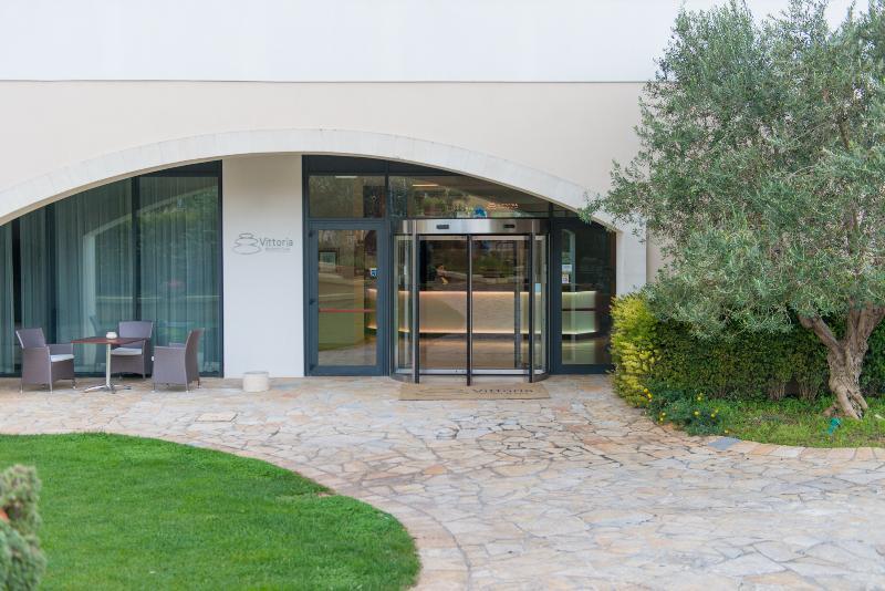 Vittoria Pool & Hotel