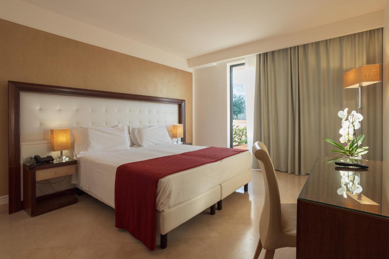 Vittoria Pool & Hotel Otranto